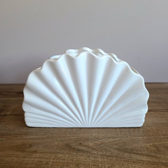 Large 9 3/4'' long, 6'' tall ceramic shell shape luster finish planter. - Picture 6 of 9